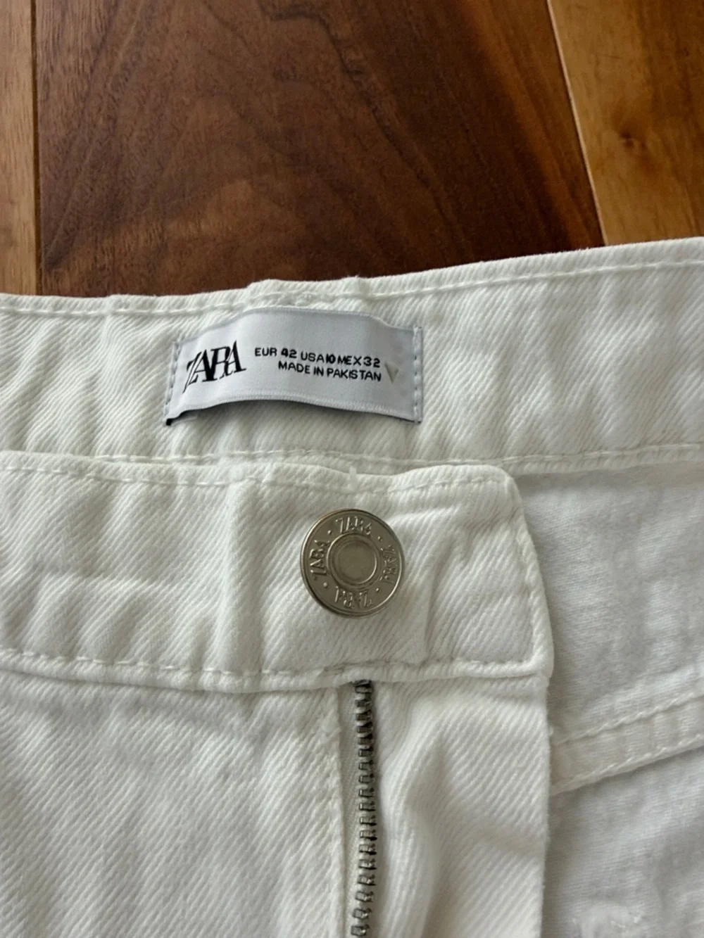 Zara High Waist Wide Leg White Jeans - Picture 3 of 6